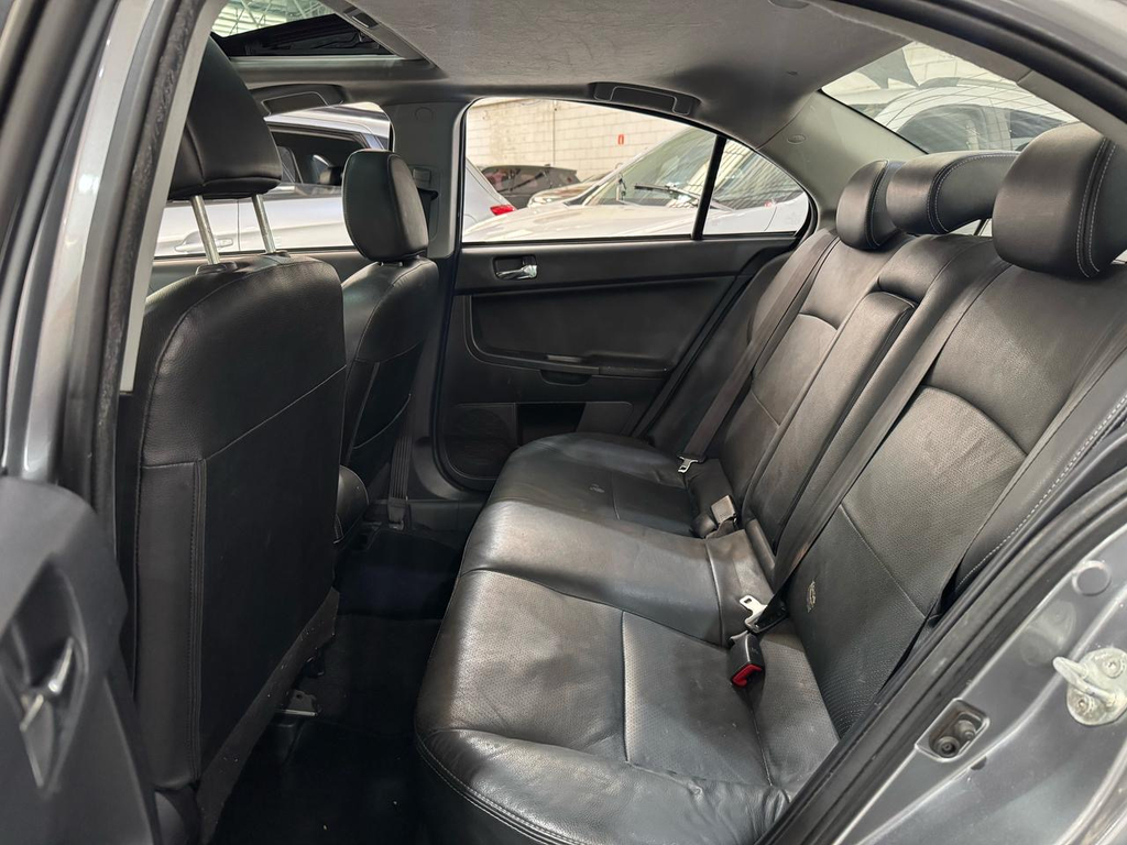 Mitsubishi Lancer Cinza