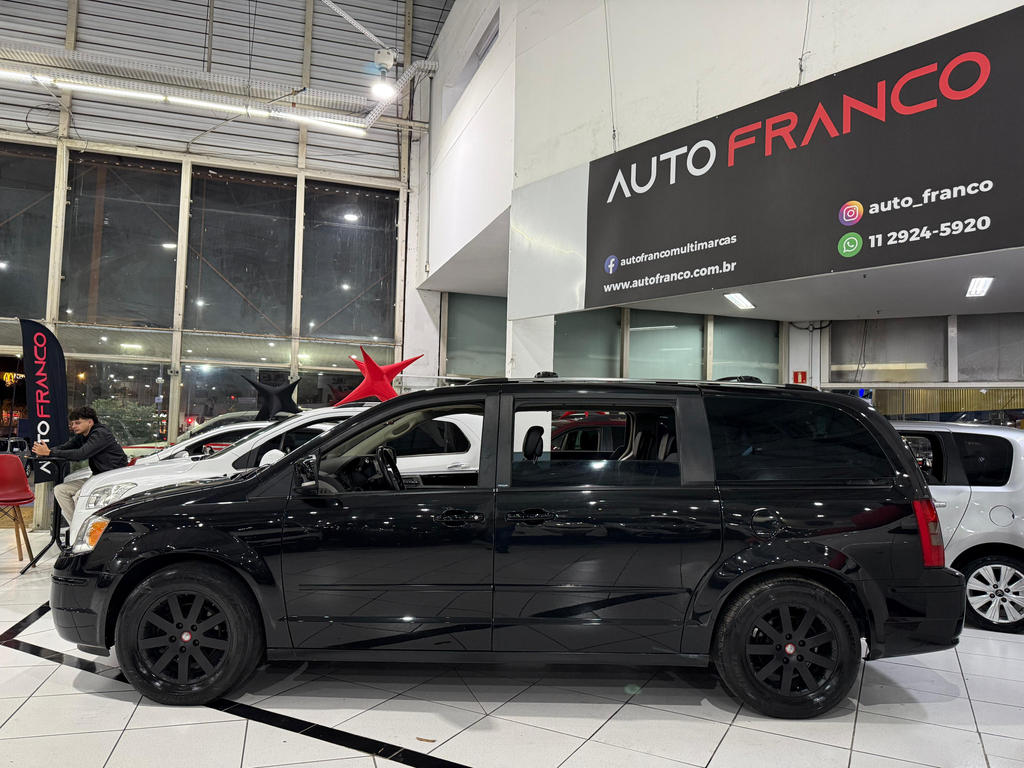 Chrysler Town & Country Preto