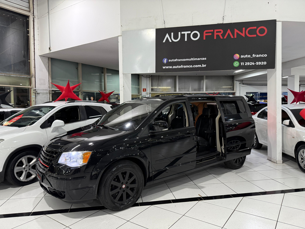 Chrysler Town & Country Preto