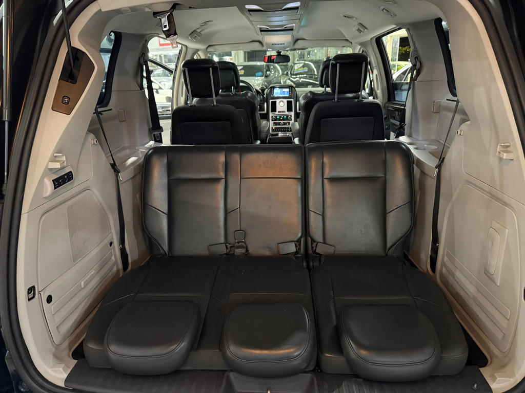 Chrysler Town & Country Preto