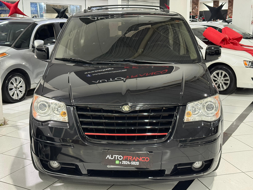 Chrysler Town & Country Preto