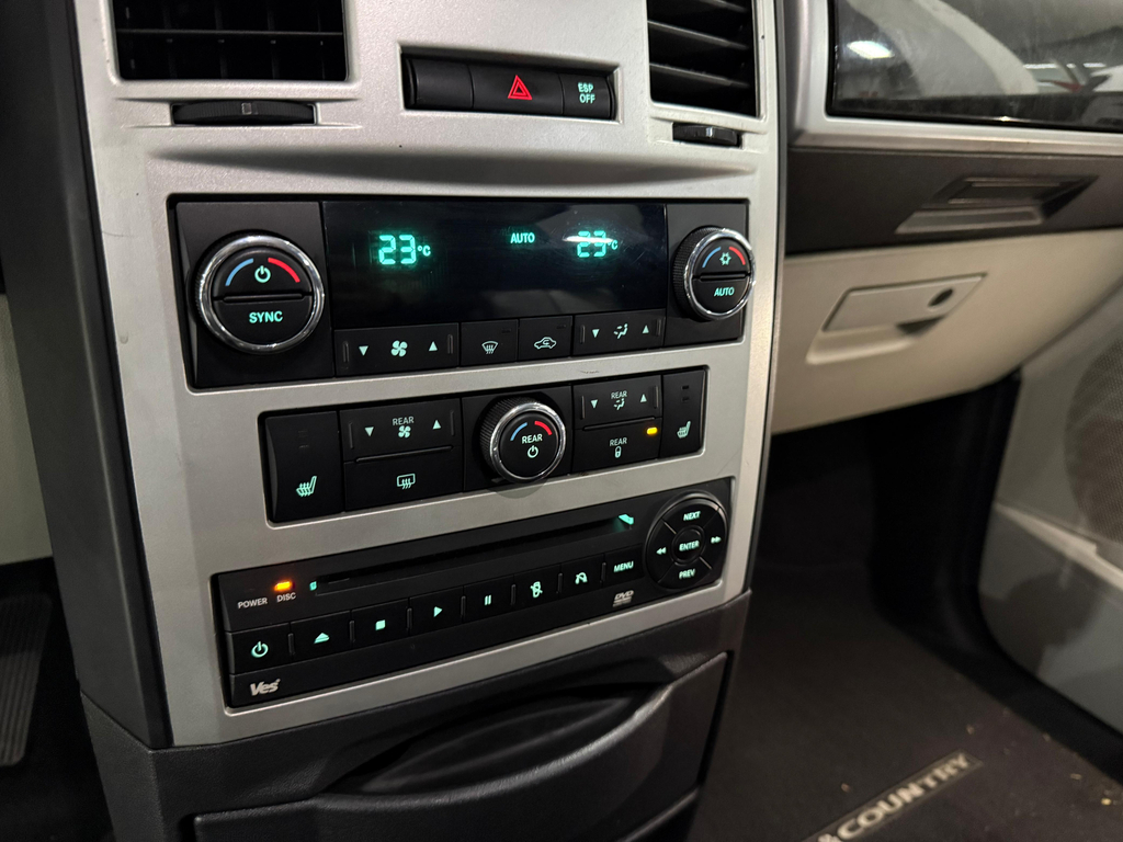 Chrysler Town & Country Preto