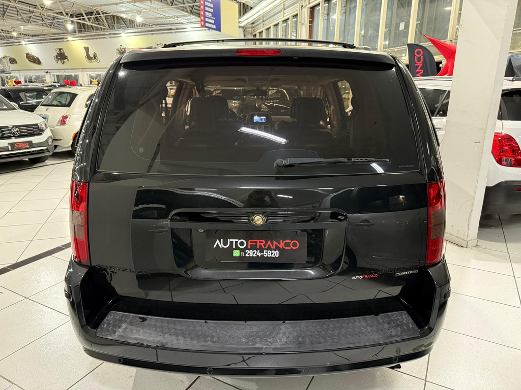 Chrysler Town & Country Preto