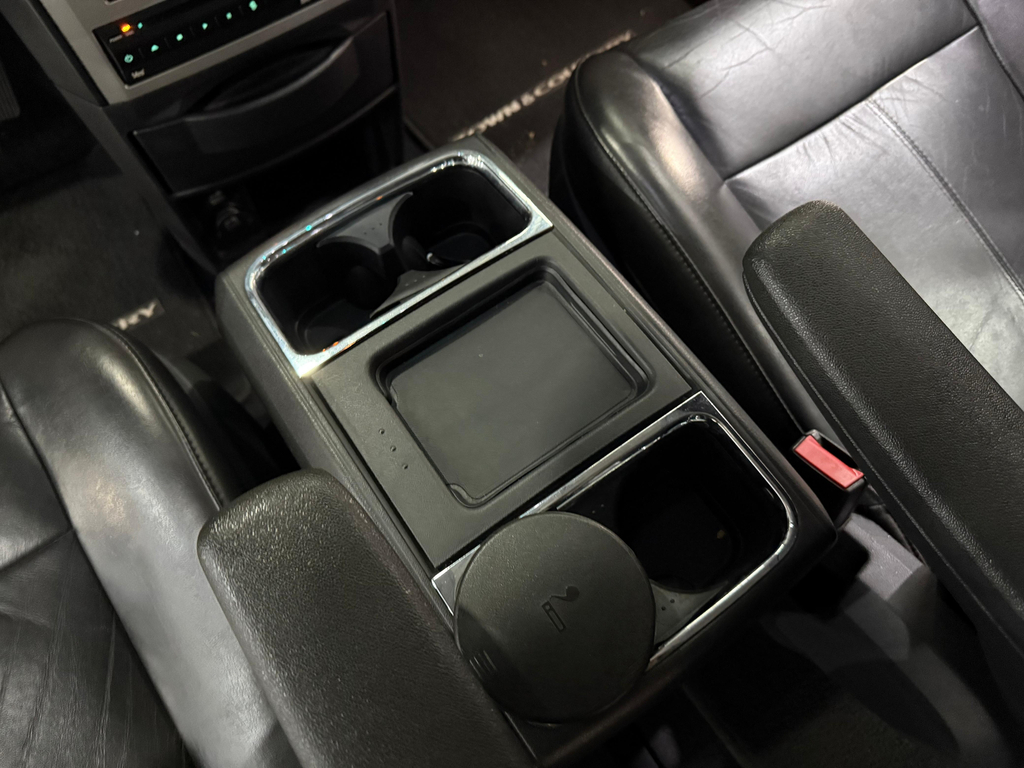 Chrysler Town & Country Preto