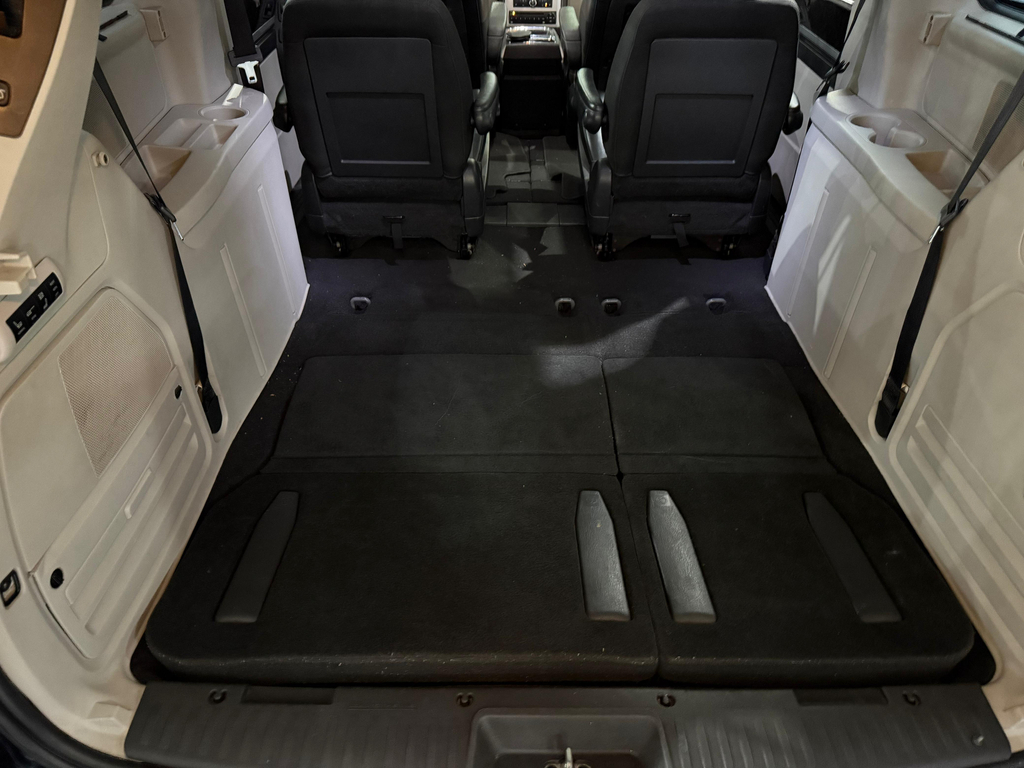 Chrysler Town & Country Preto