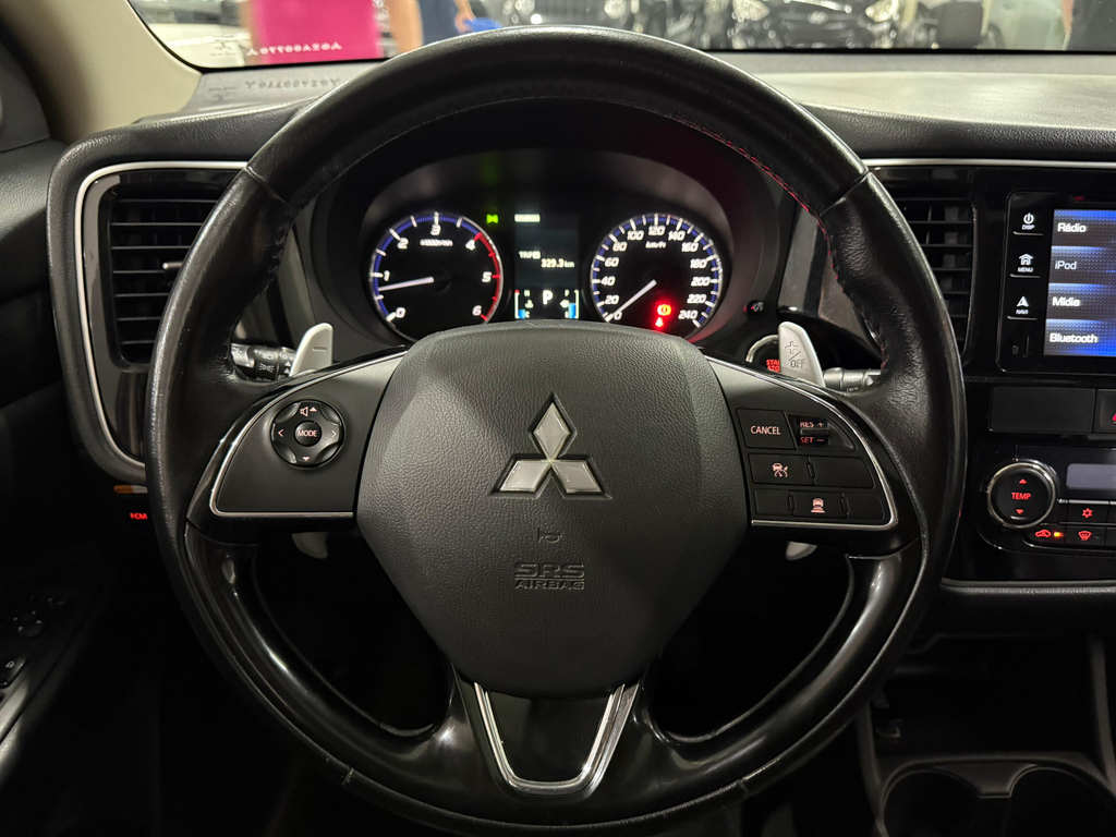 Mitsubishi Outlander Prata
