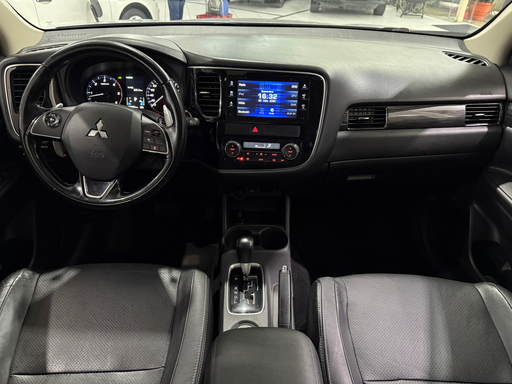 Mitsubishi Outlander Prata