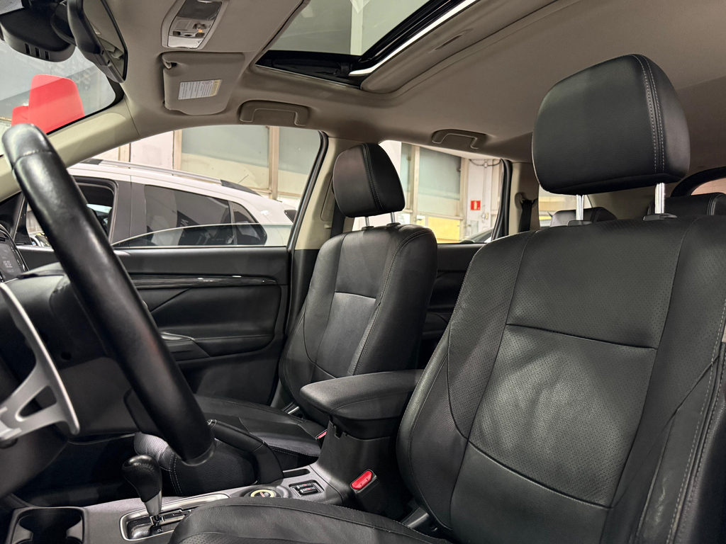 Mitsubishi Outlander Prata