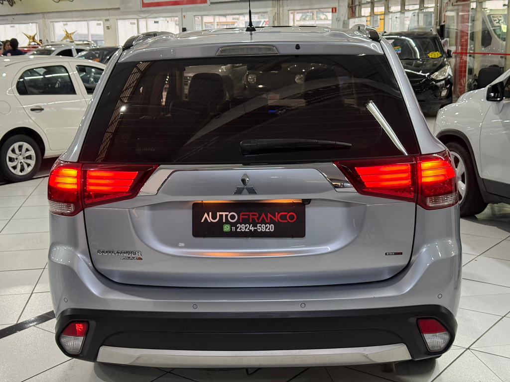 Mitsubishi Outlander Prata