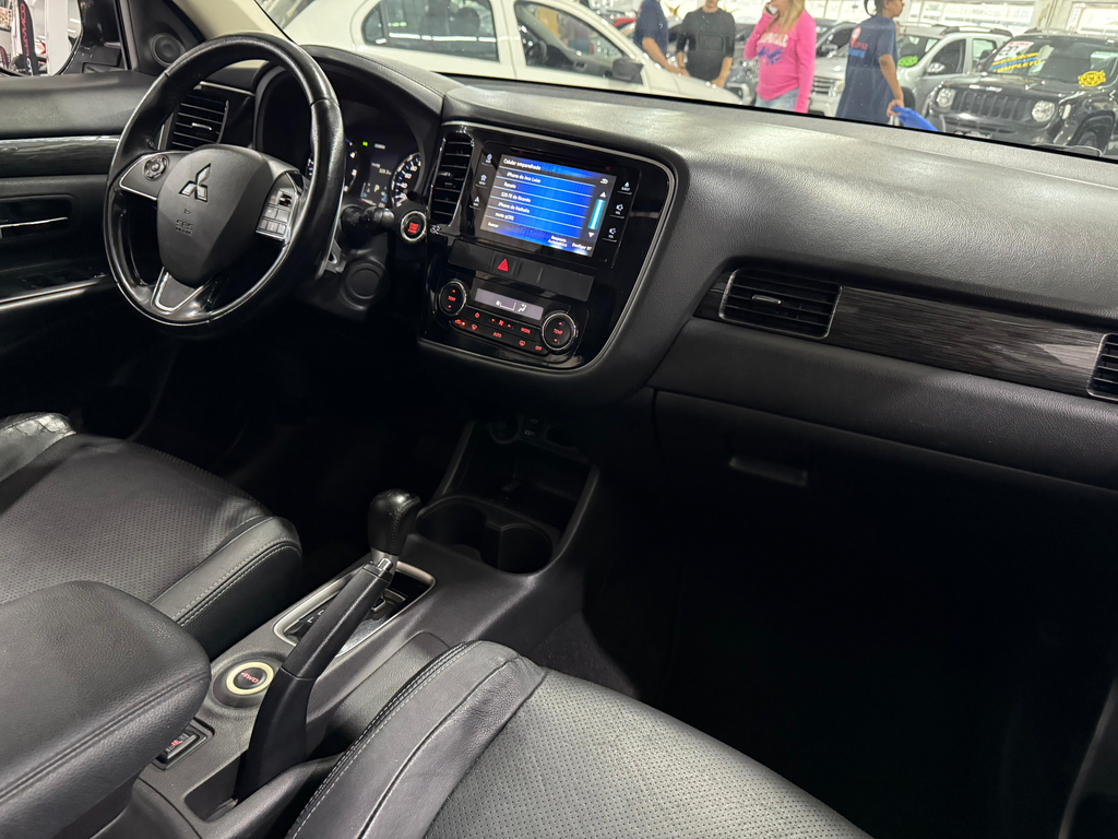 Mitsubishi Outlander Prata