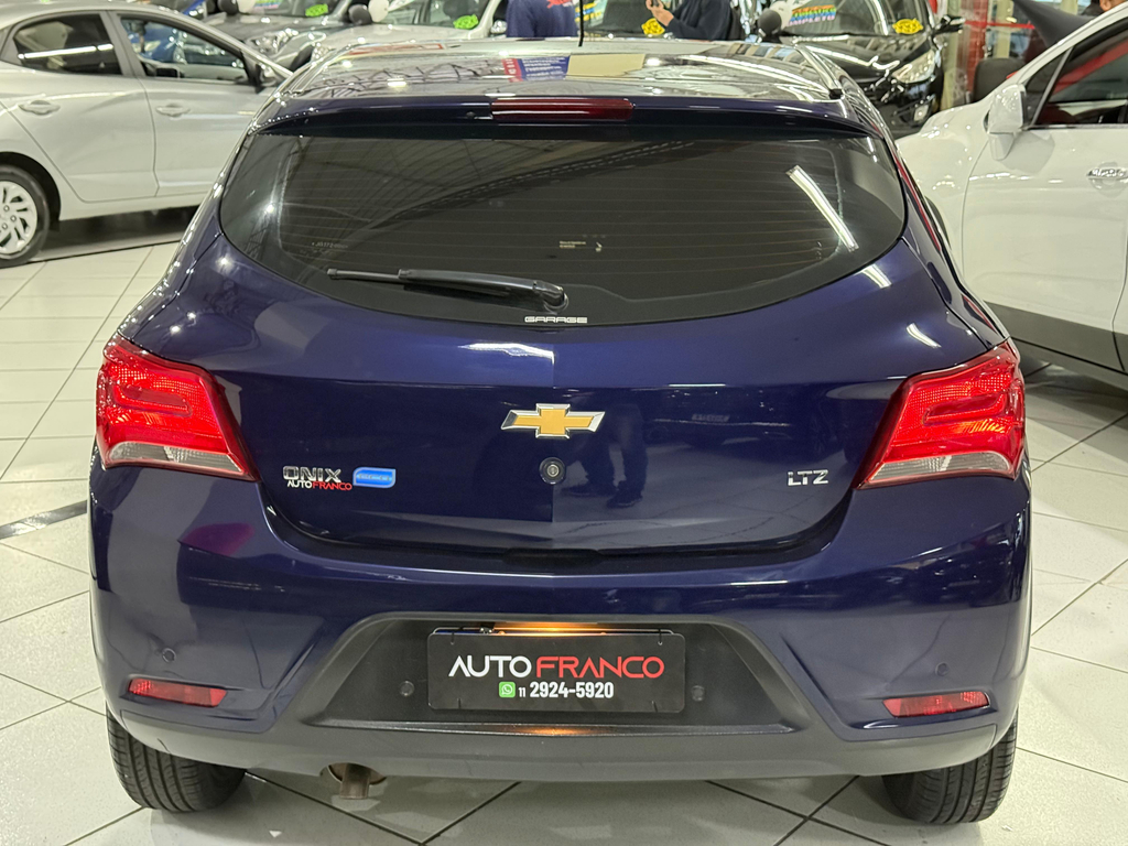 Chevrolet Onix Azul
