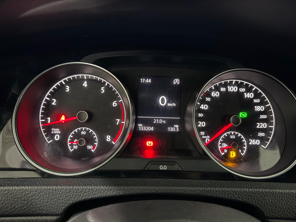 Volkswagen Golf Preto