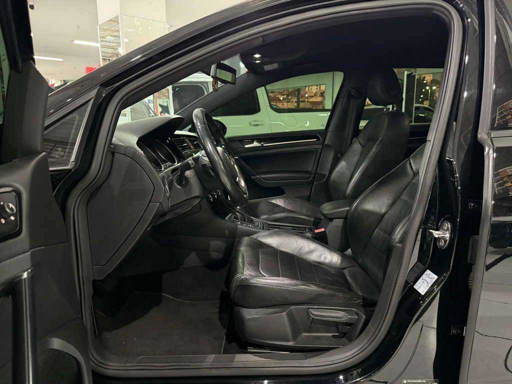 Volkswagen Golf Preto