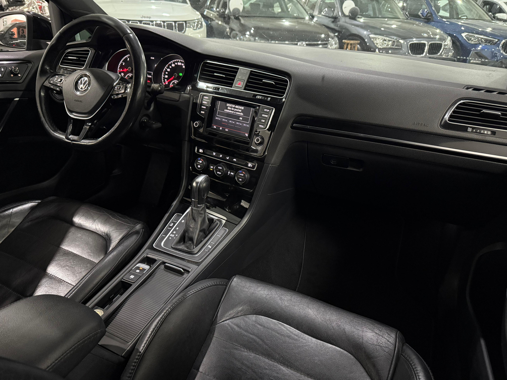 Volkswagen Golf Preto