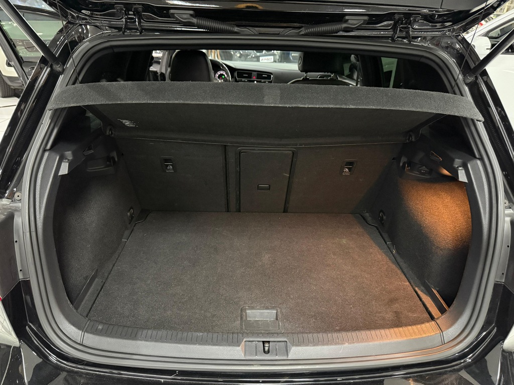Volkswagen Golf Preto