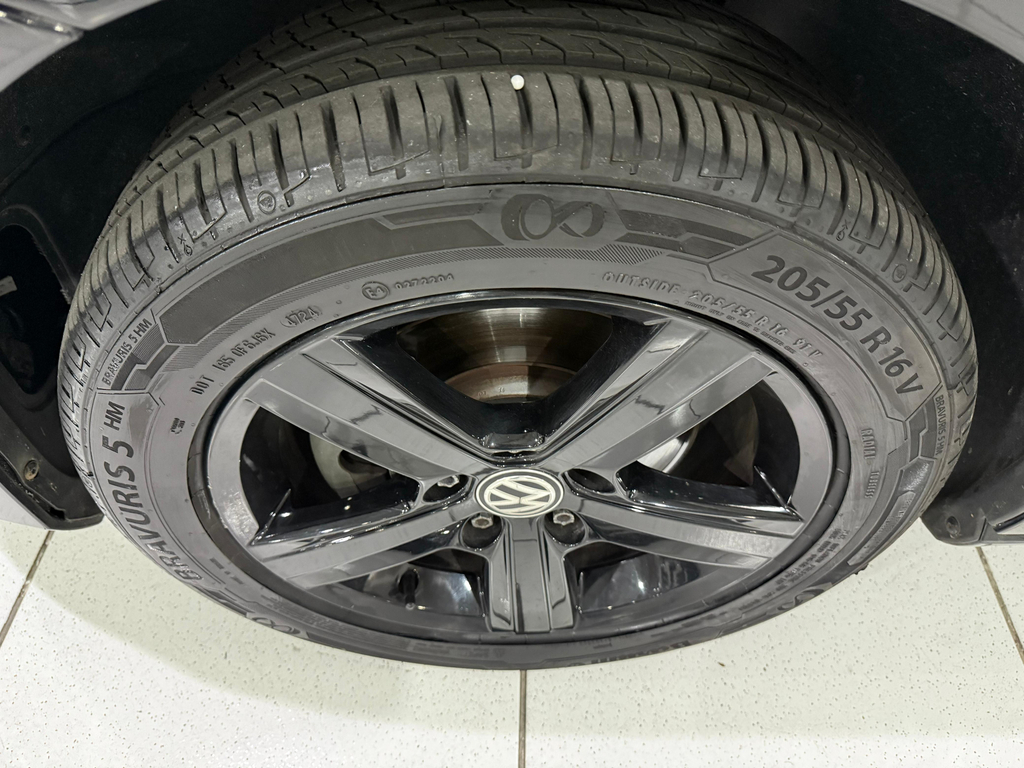 Volkswagen Golf Preto