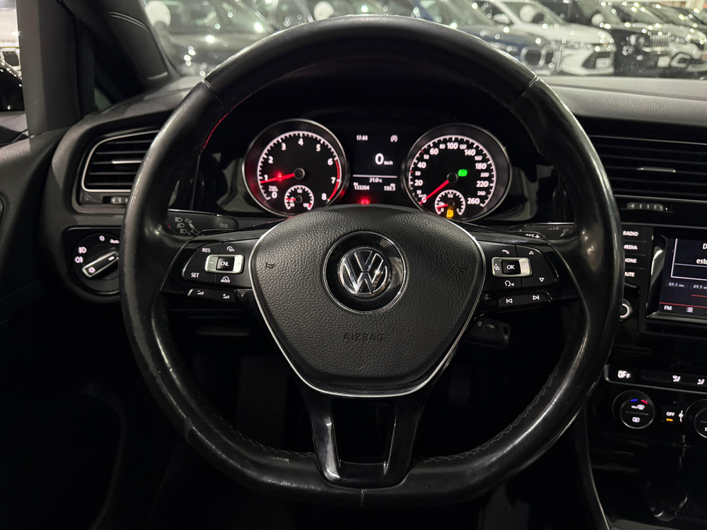 Volkswagen Golf Preto