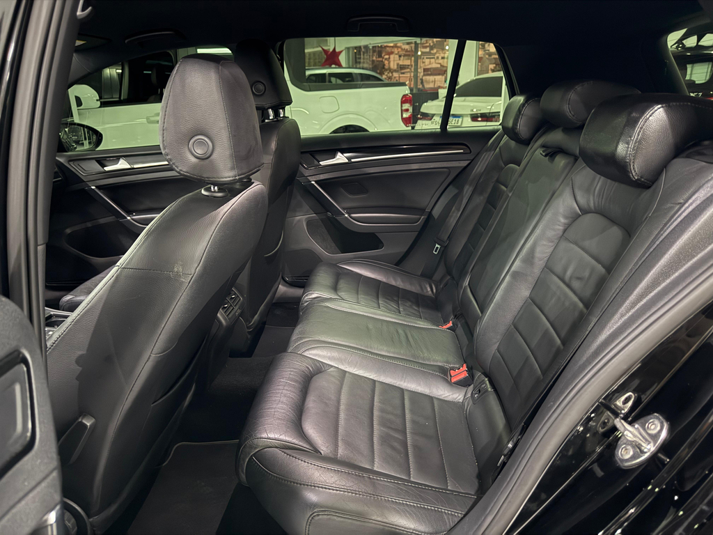 Volkswagen Golf Preto