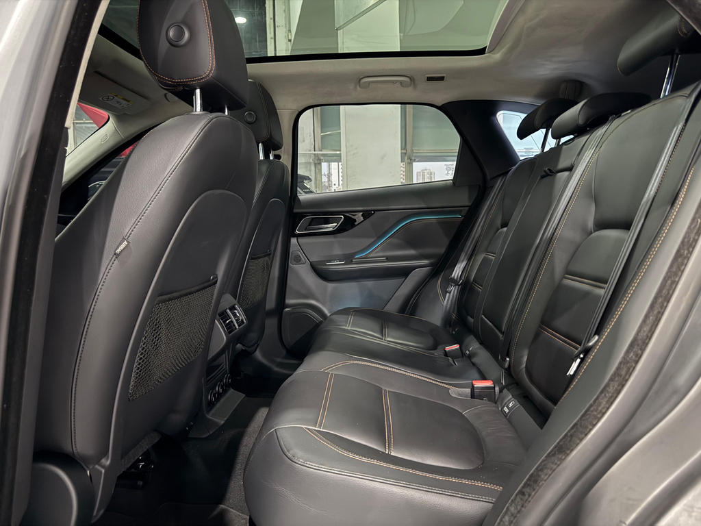 Jaguar F-Pace Prata