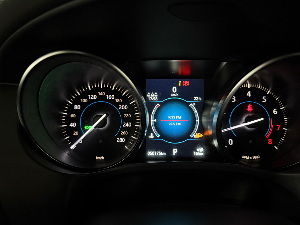 Jaguar F-Pace Prata