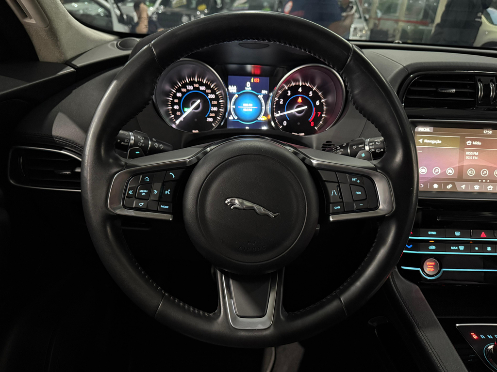 Jaguar F-Pace Prata
