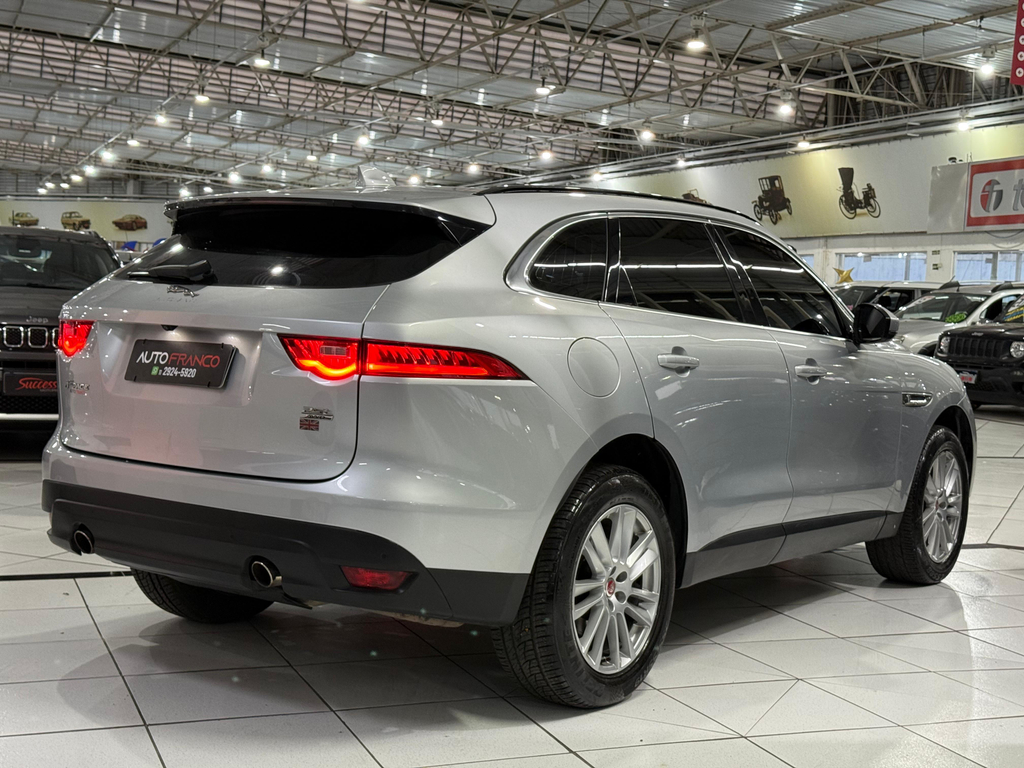 Jaguar F-Pace Prata