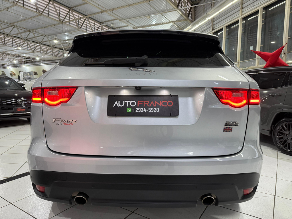 Jaguar F-Pace Prata