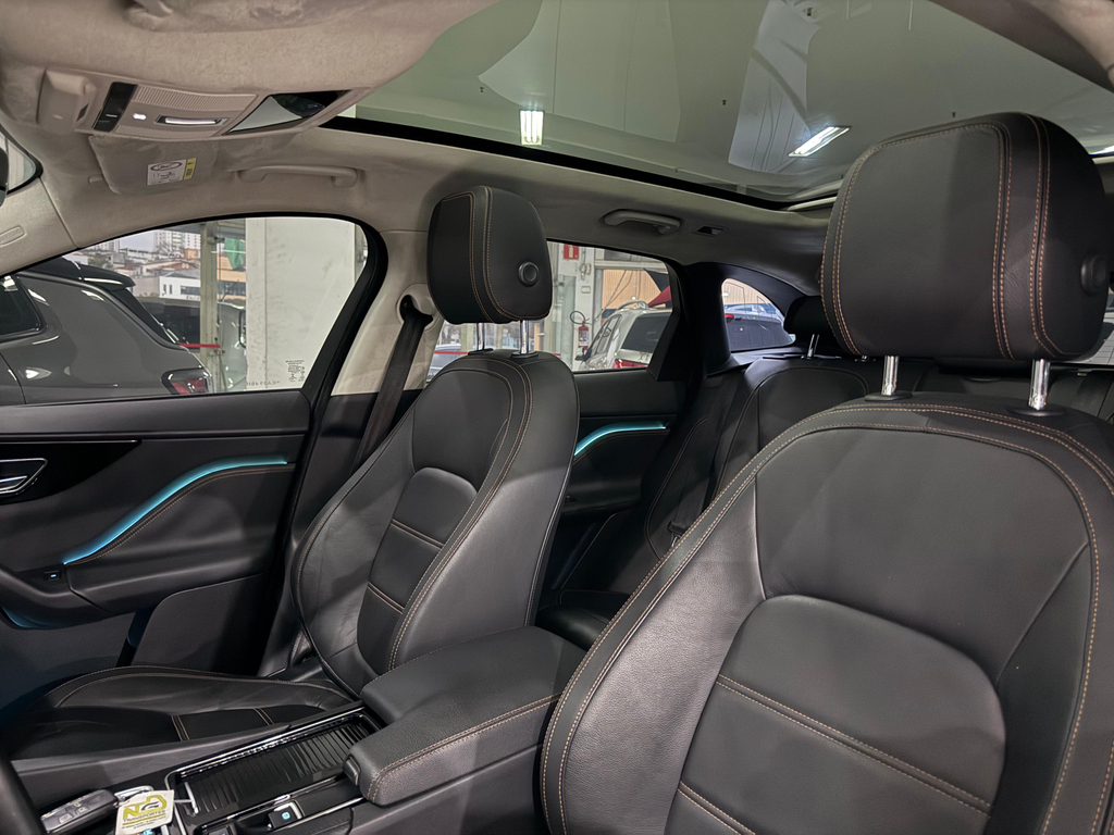 Jaguar F-Pace Prata