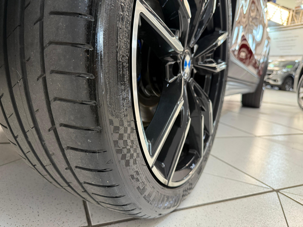 BMW X1 Laranja