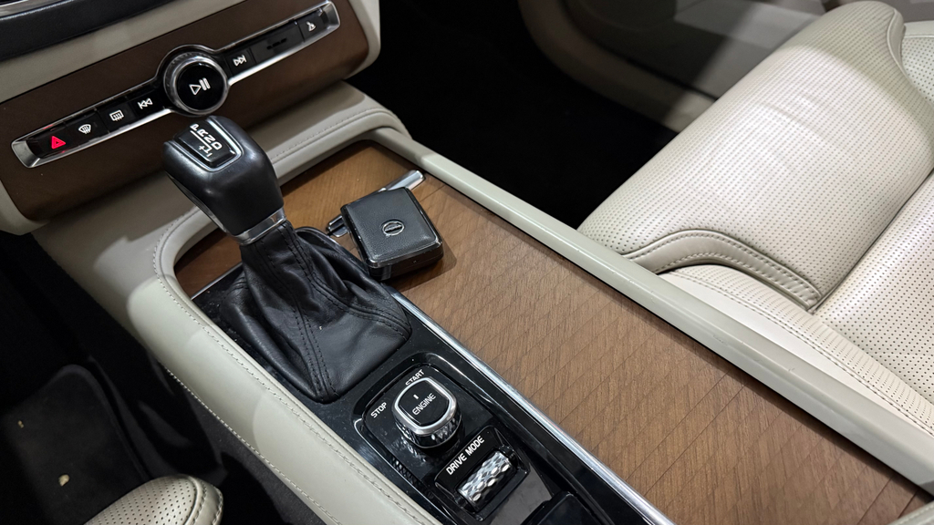 Volvo XC90 Preto