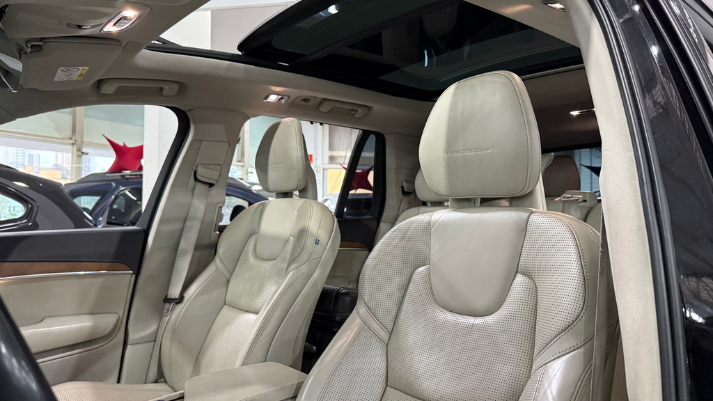 Volvo XC90 Preto