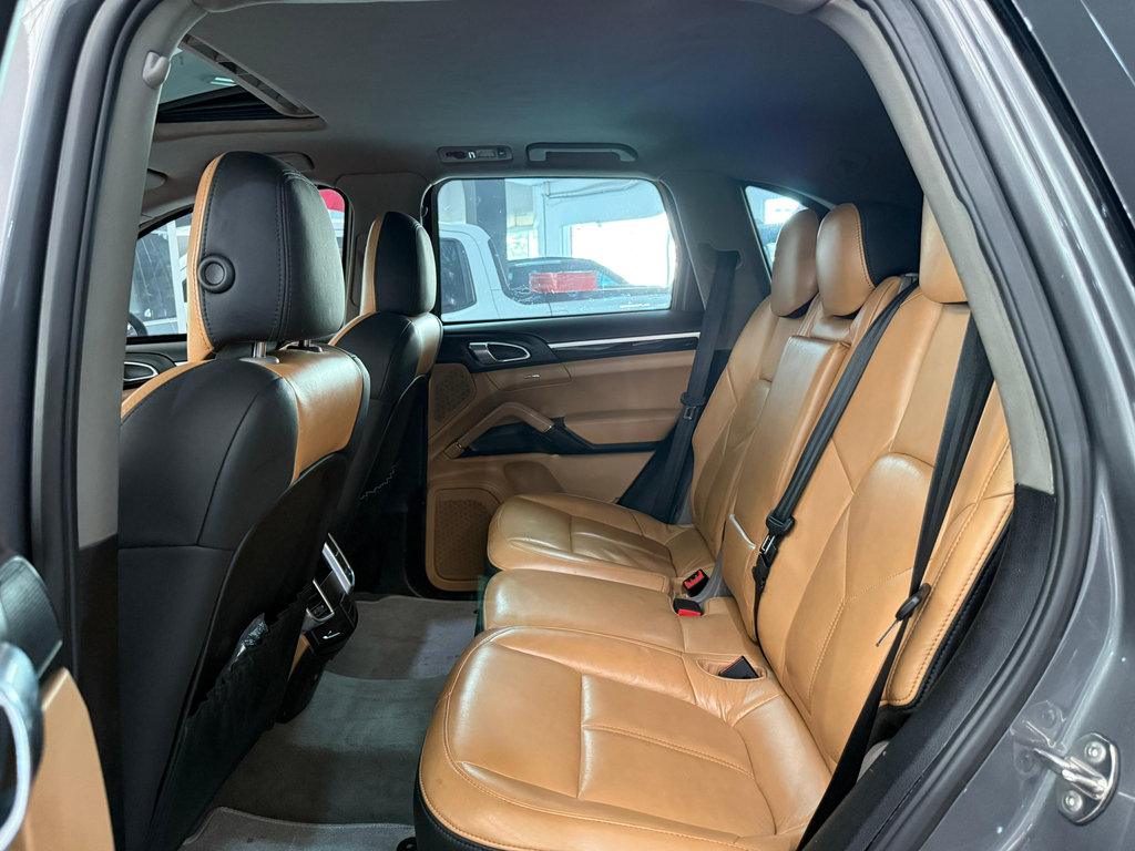 Porsche Cayenne Cinza