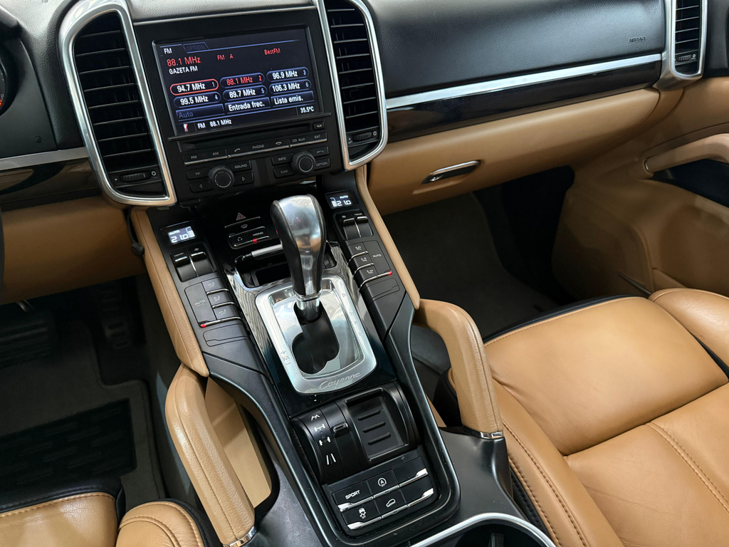 Porsche Cayenne Cinza