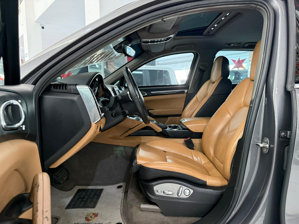 Porsche Cayenne Cinza