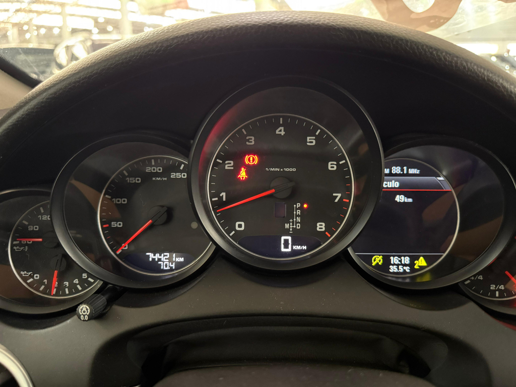 Porsche Cayenne Cinza