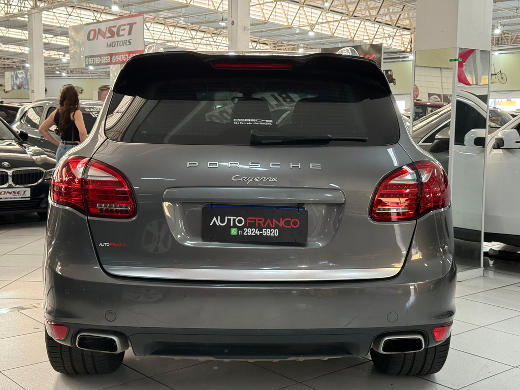 Porsche Cayenne Cinza