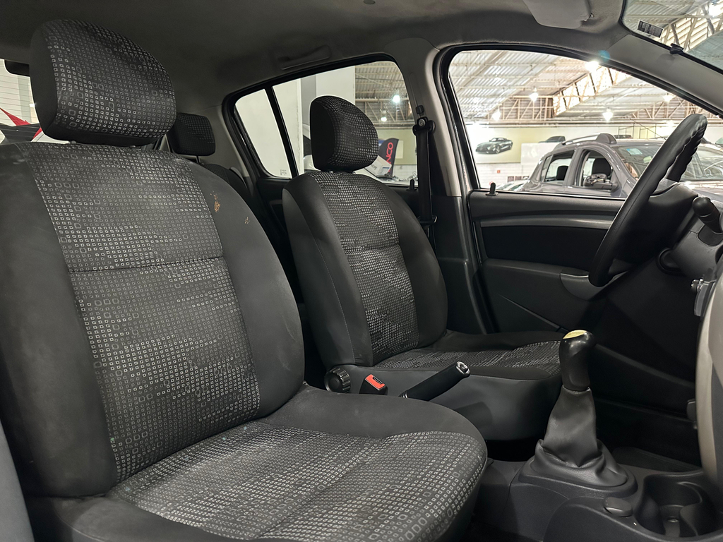 Renault Sandero Cinza