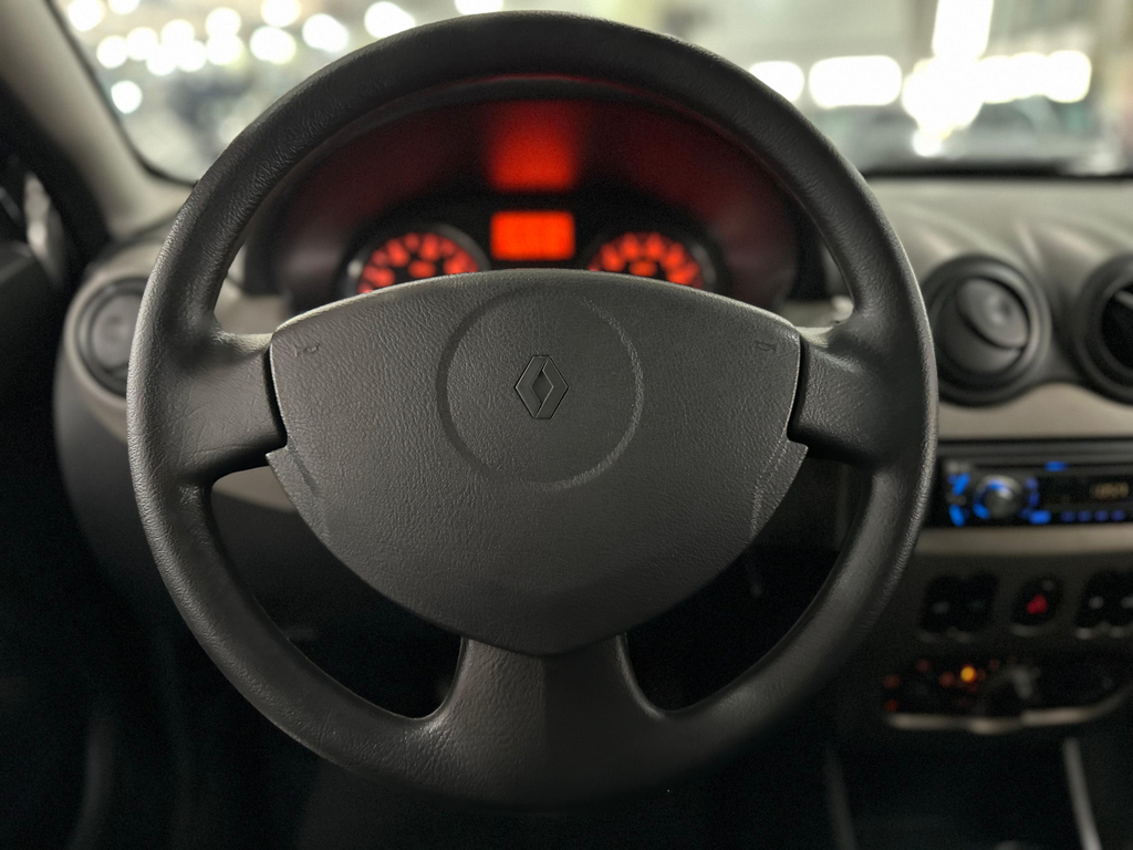 Renault Sandero Cinza