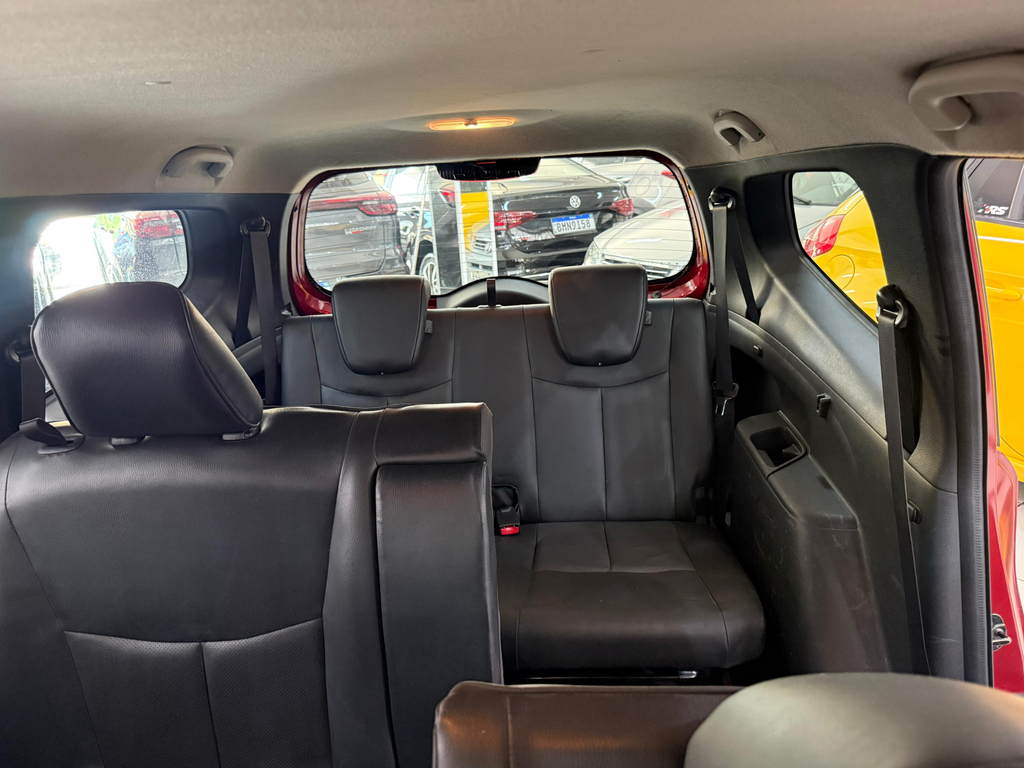 Nissan Grand Livina Vermelho