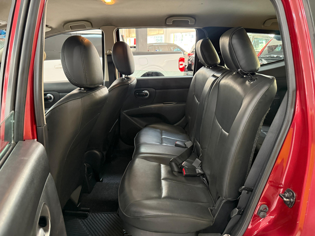 Nissan Grand Livina Vermelho