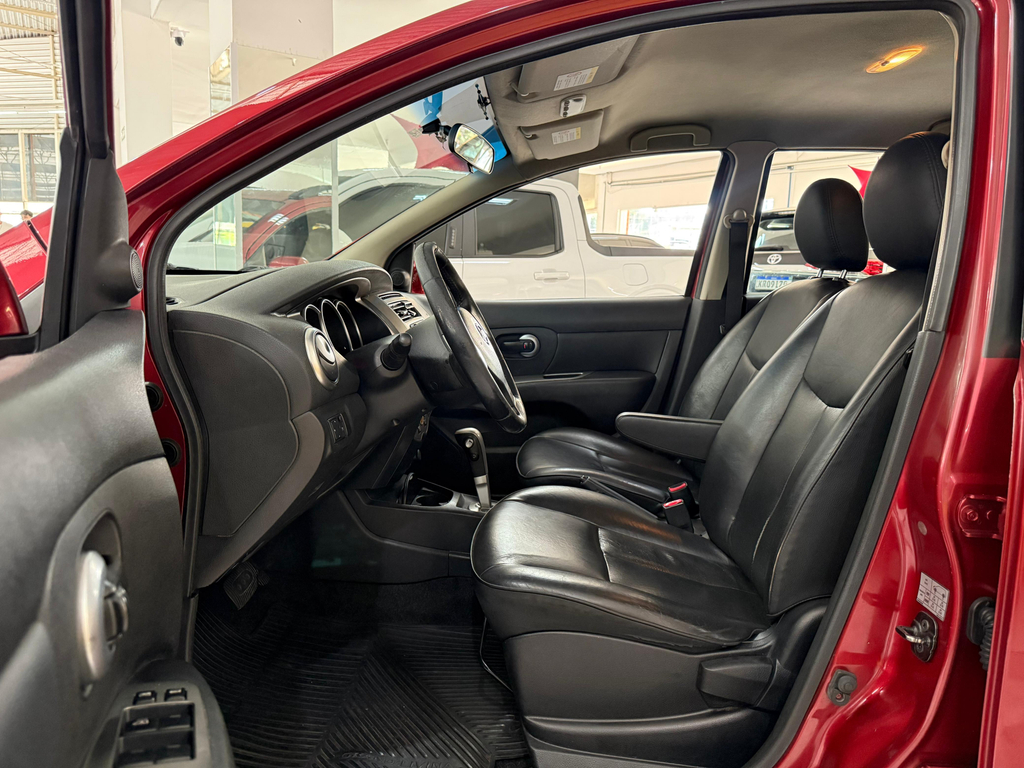 Nissan Grand Livina Vermelho
