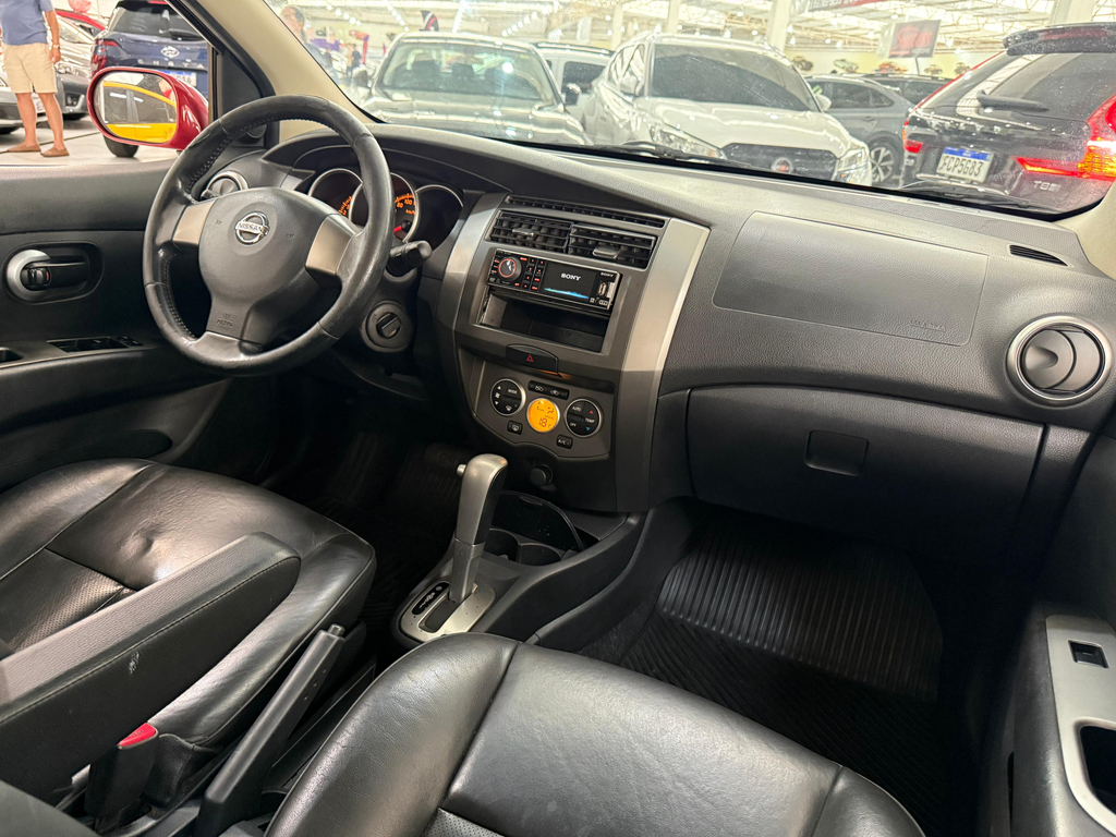 Nissan Grand Livina Vermelho