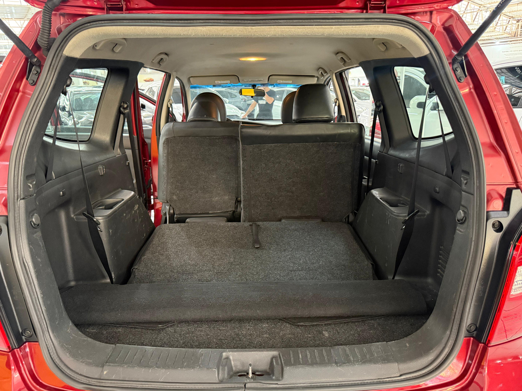 Nissan Grand Livina Vermelho