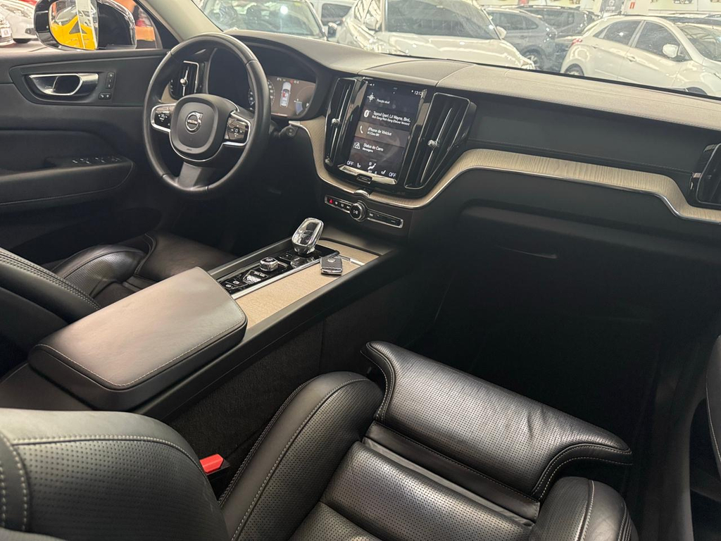 Volvo XC60 Preto