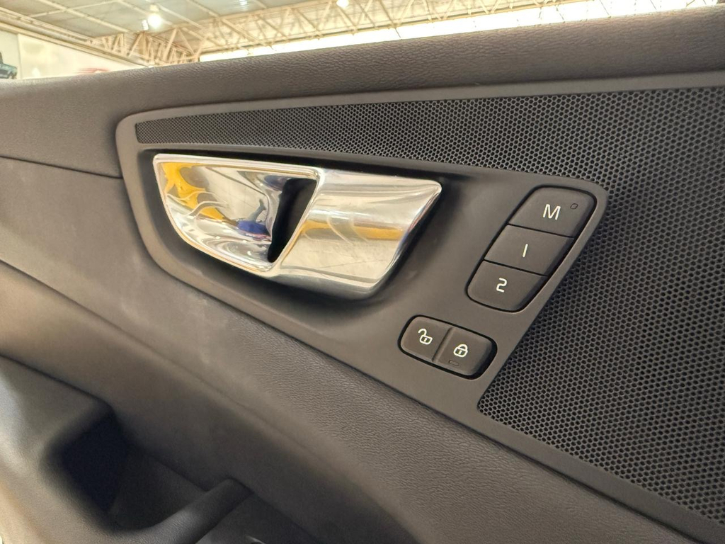 Volvo XC60 Preto