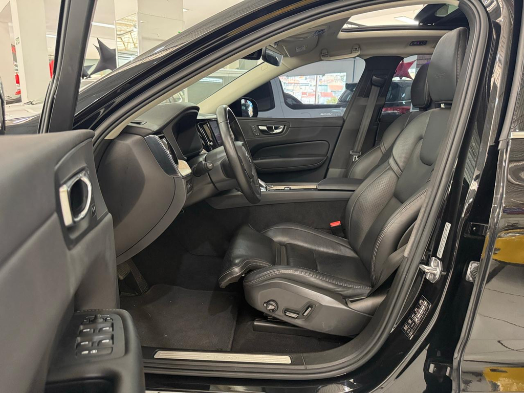 Volvo XC60 Preto