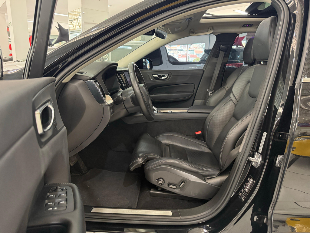 Volvo XC60 Preto