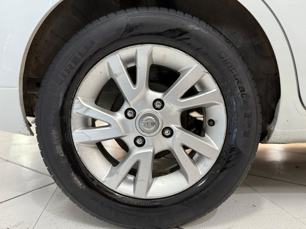 Nissan Livina Branco