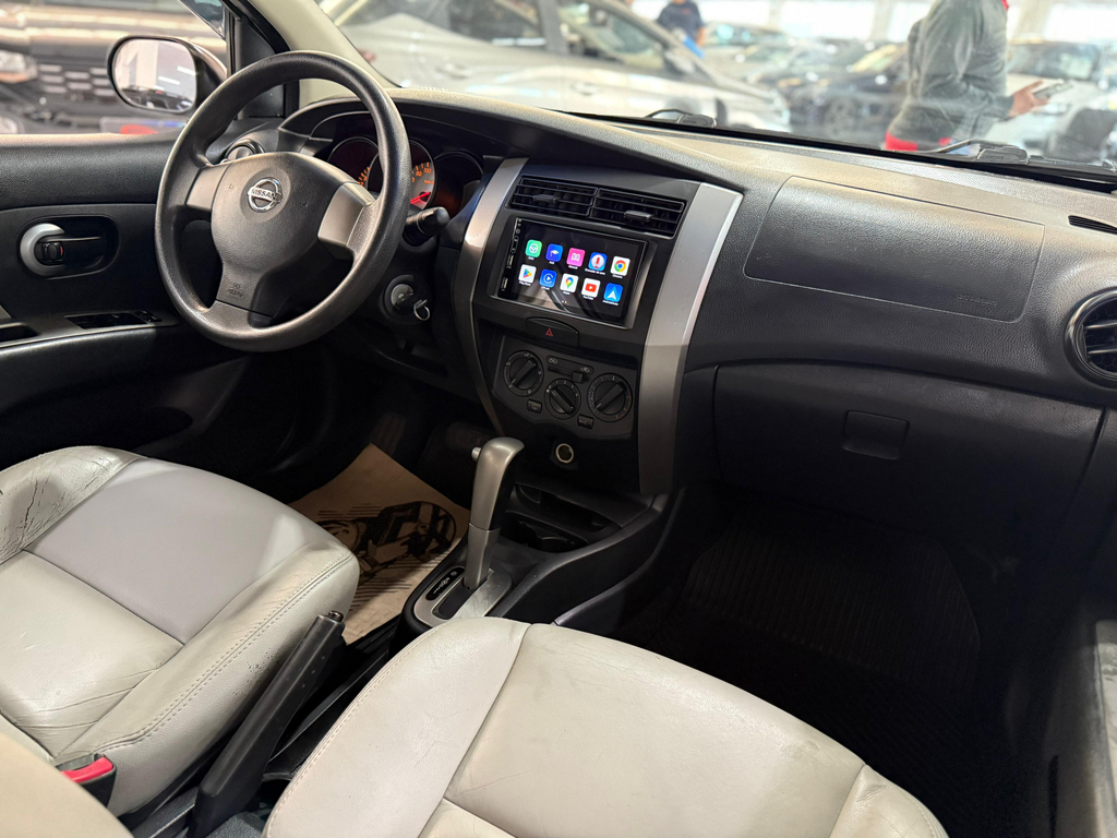 Nissan Livina Branco