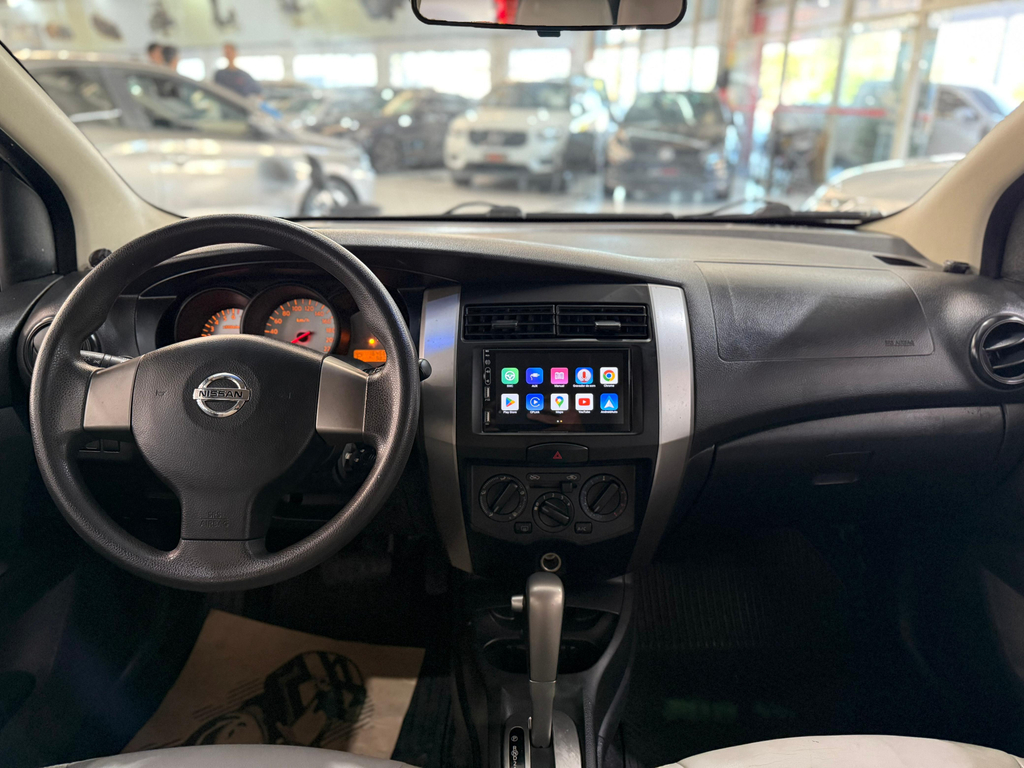 Nissan Livina Branco